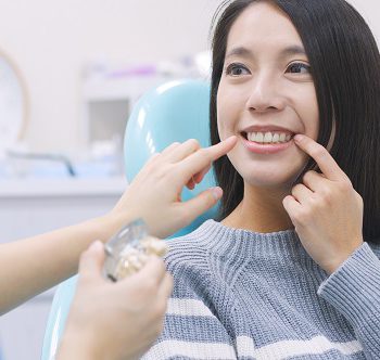 Woman talk to dentist in dental clinic